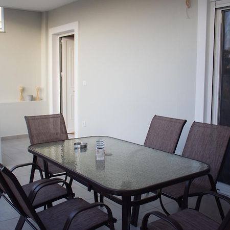 Giakost Apartments V Near Airport Луца Экстерьер фото