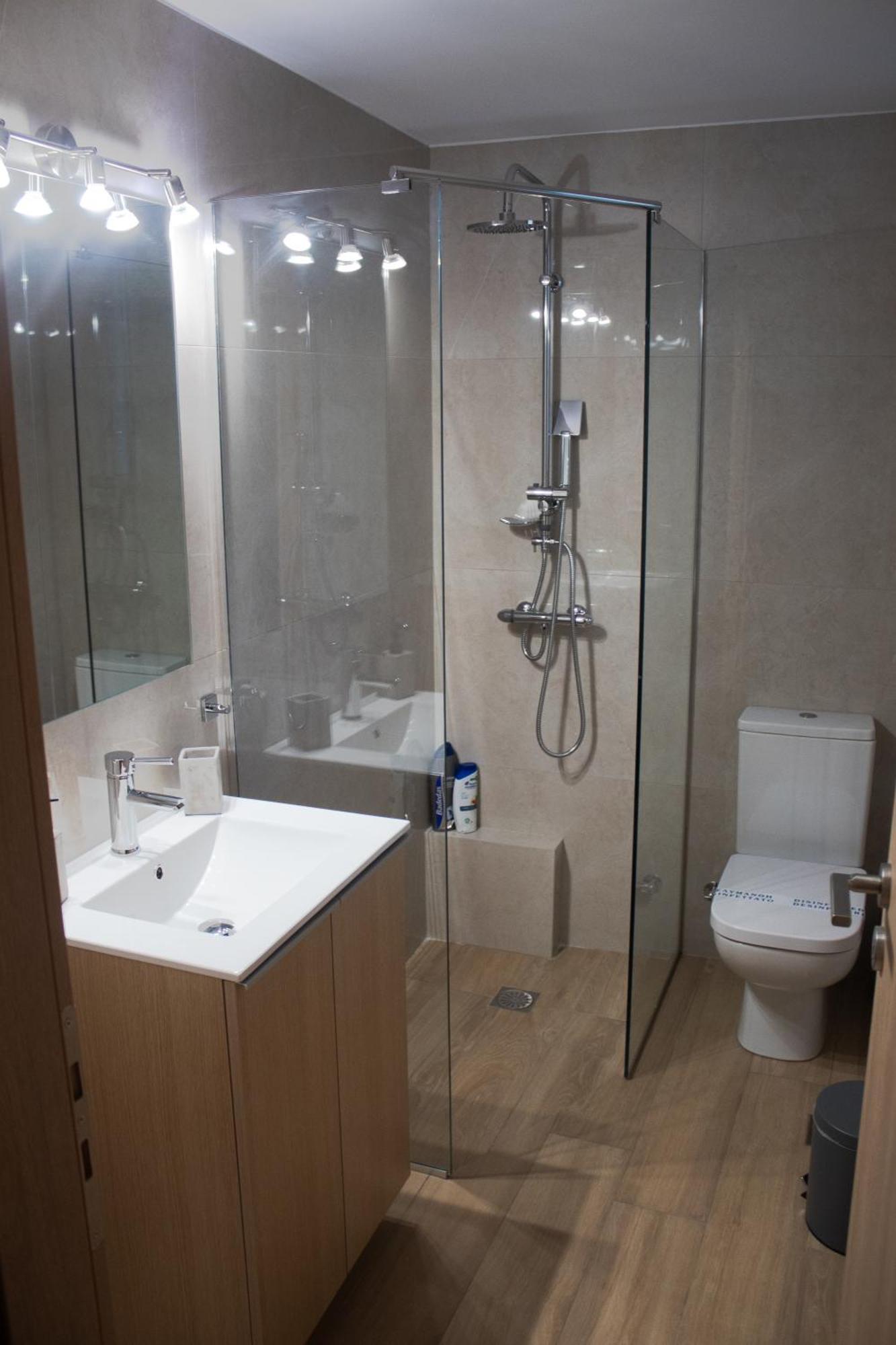 Giakost Apartments V Near Airport Луца Экстерьер фото
